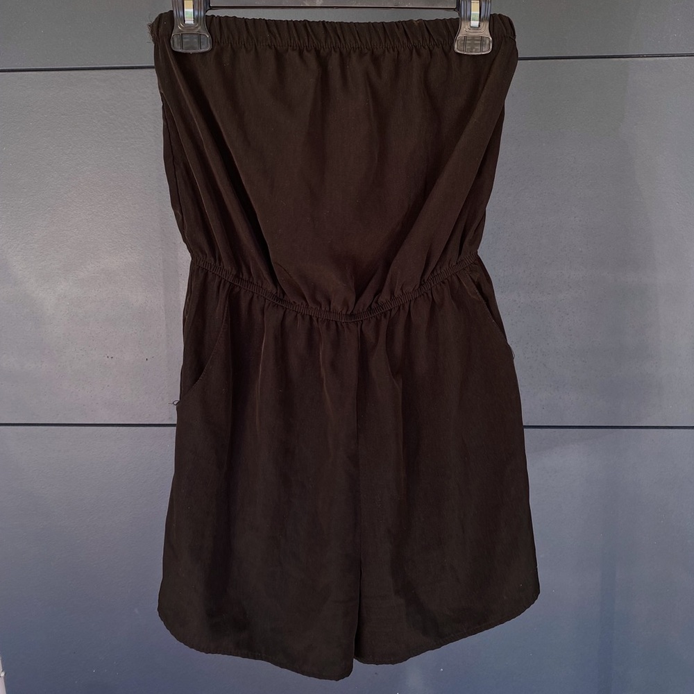 Simple strapless black shorts romper